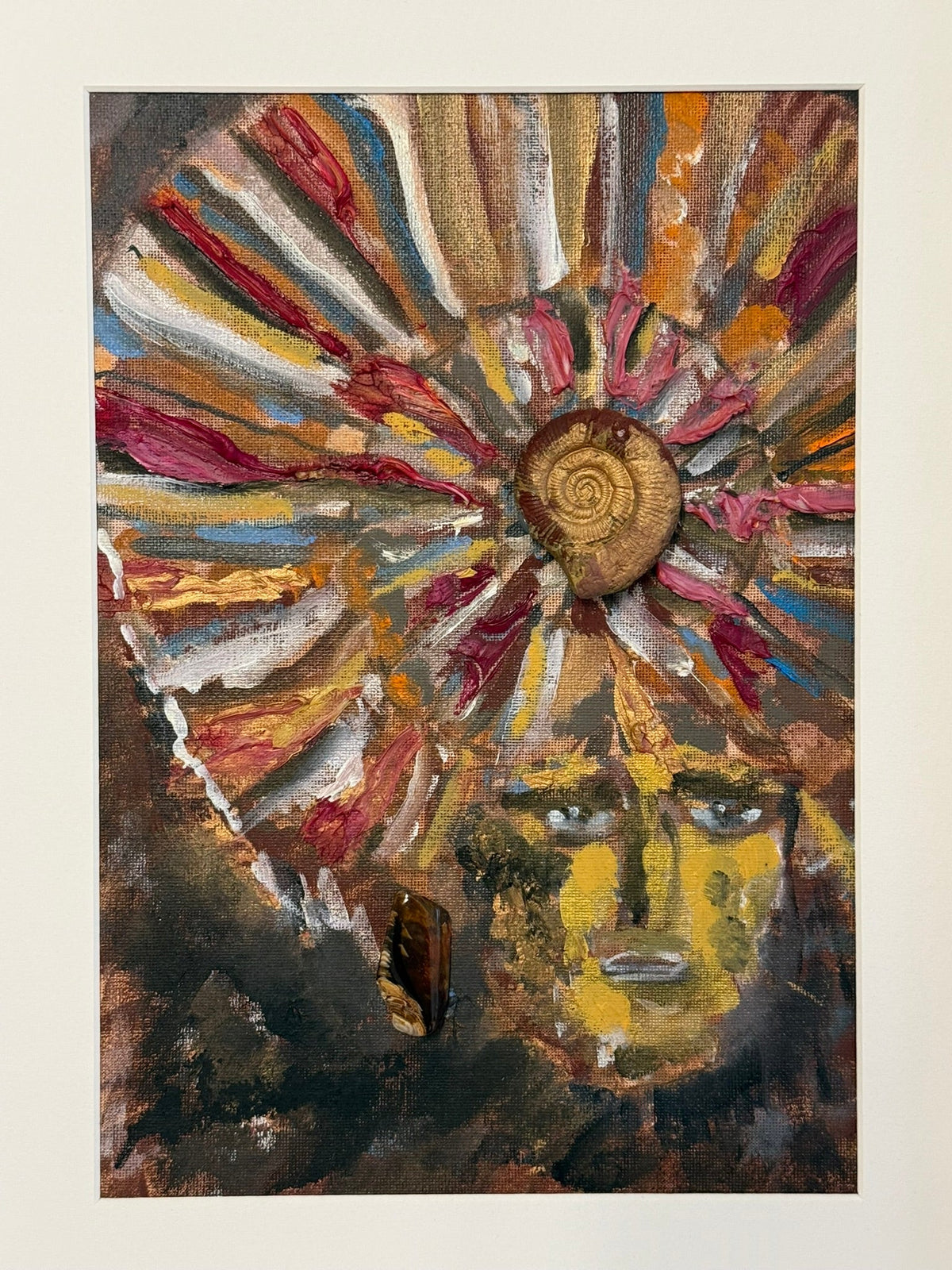 Queen with Ammonite Crown in violett brown - Bunter Fine Art